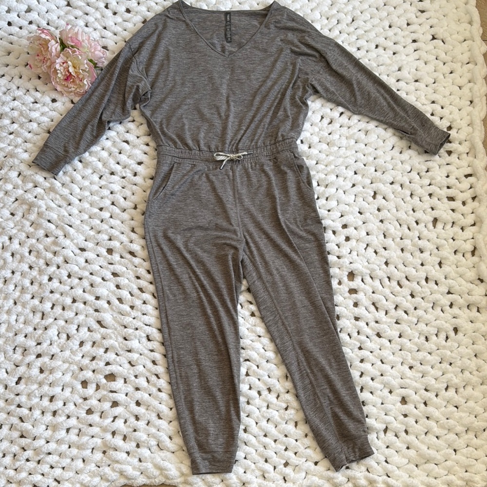 Vuori Gray V-Neck Long Sleeve Jumpsuit Size M